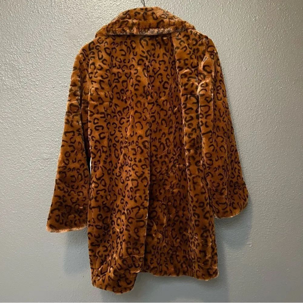 Revolve, Privacy Please Addison Coat in Leopard - Picture 5 of 13